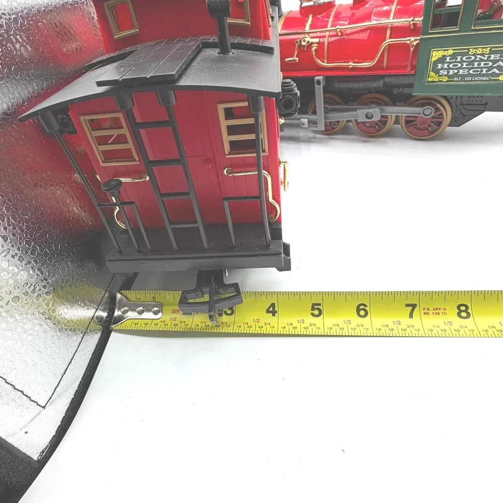 Lionel Holiday Special BLT-00 LIONEL Train ENGINE AND CABOOSE ONLY AS IS